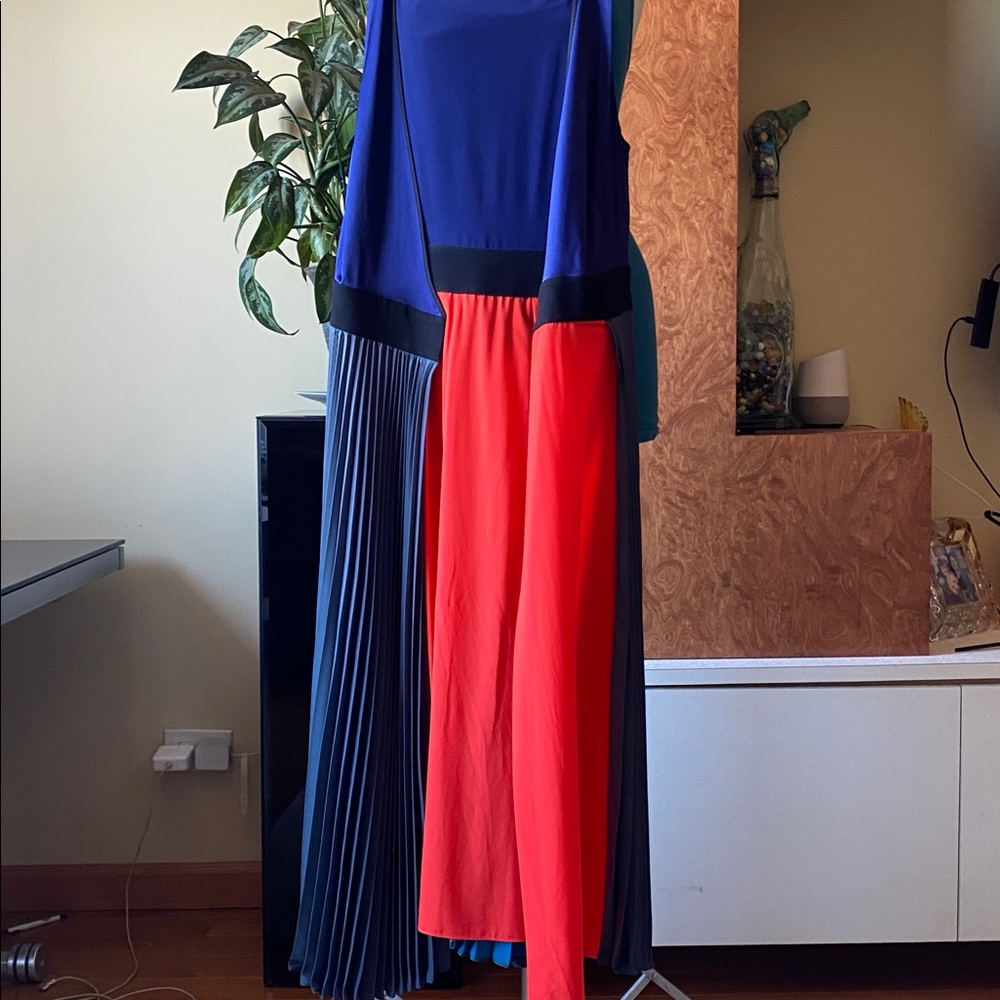 Like new DVF dressy wrap Dress - Picture 6 of 8